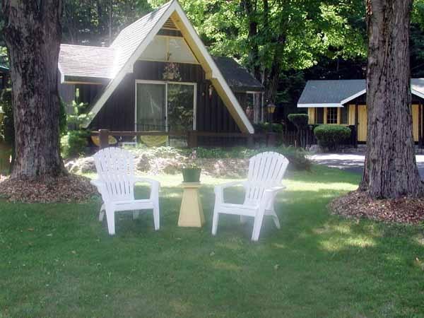 Amber Lantern Efficiency Cottage Lake George Room photo